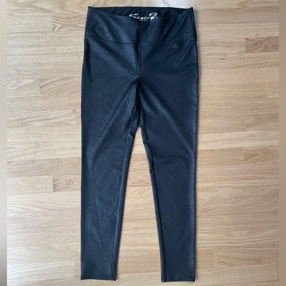 Seven7 Faux Leather Leggings In Excellent Condition - Picture 6 of 16